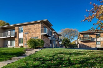 Schroeder Square Apartments in Madison, WI - Building Photo - Building Photo