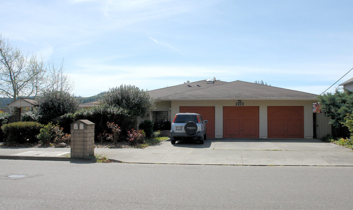 5594-5596 Raters Rd in Santa Rosa, CA - Building Photo