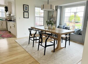 6120 N Kent Ave in Whitefish Bay, WI - Foto de edificio - Building Photo