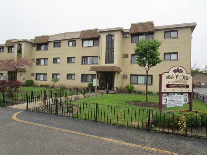 9629 Brandy Ct, Unit 6 in Des Plaines, IL - Foto de edificio
