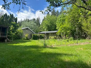 1002 Jessup Rd in Bingen, WA - Building Photo - Building Photo