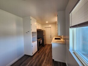 6431 Wire Dr in Sacramento, CA - Building Photo - Building Photo