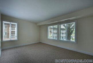 6 Westgate Dr, Unit 6T in Woburn, MA - Building Photo - Building Photo
