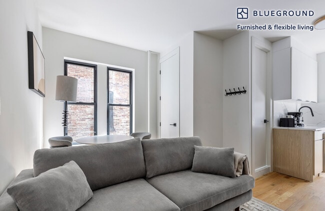 308 E 78th St in New York, NY - Foto de edificio - Building Photo