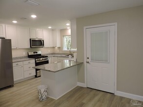 3202 W Lee St in Pensacola, FL - Foto de edificio - Building Photo