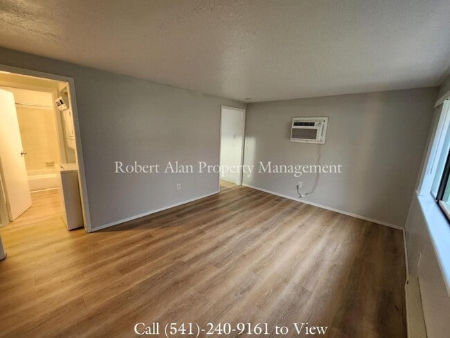 320 NW 14th St in Pendleton, OR - Building Photo - Building Photo