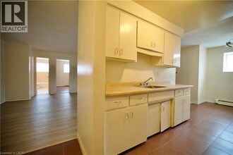 223 Heiman St in Kitchener, ON - Building Photo - Building Photo