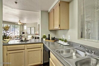 1550 E Thunderbird Rd, Unit 2 in Phoenix, AZ - Building Photo - Building Photo