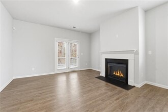 6615 Bluffview Dr in Douglasville, GA - Building Photo - Building Photo