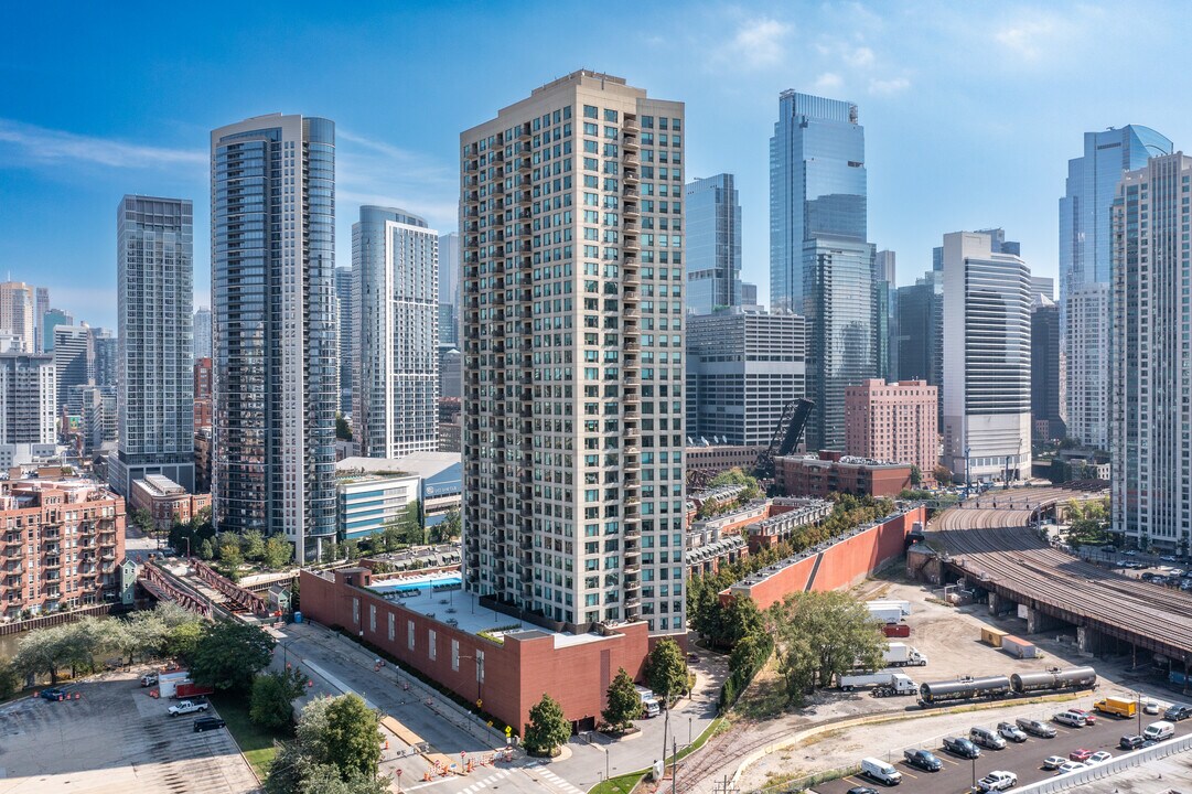 Kinzie Park in Chicago, IL - Foto de edificio