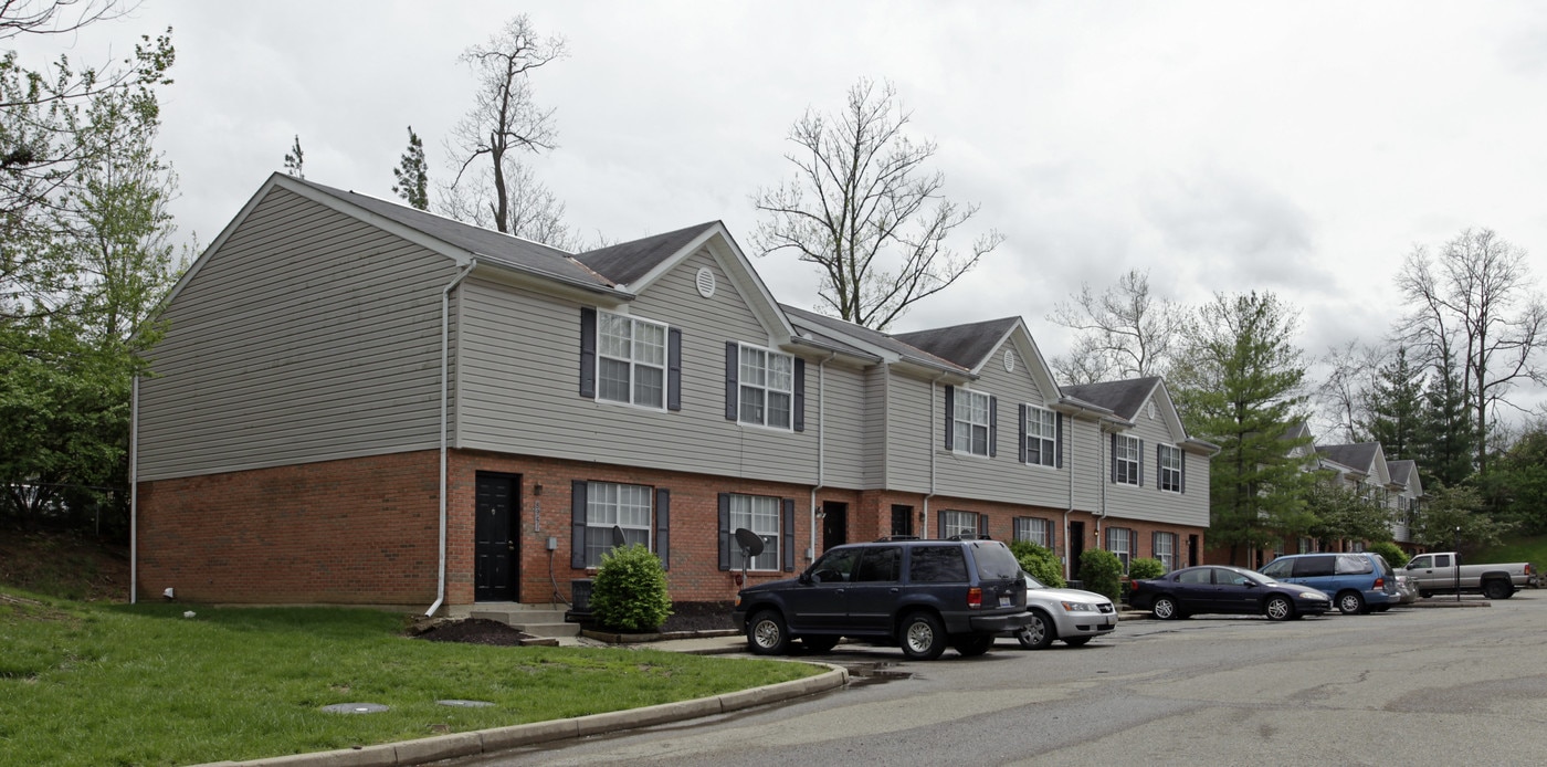 Compton Pointe Rental Townhomes in Cincinnati, OH - Building Photo