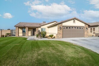 6212 Ajooni Ct in Bakersfield, CA - Building Photo - Building Photo
