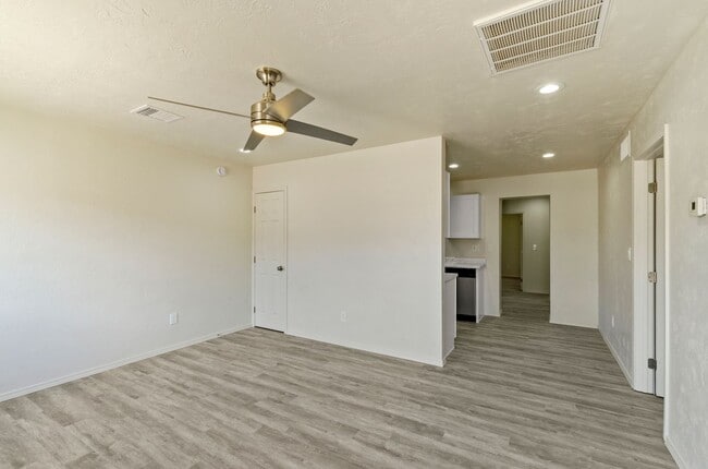 property at 1133 E Lee St