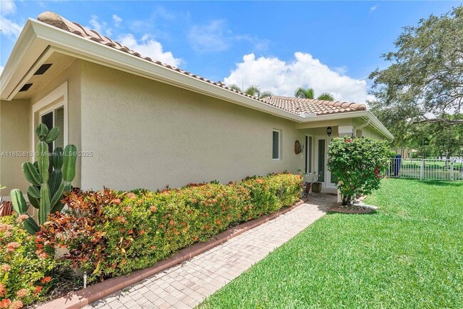 12077 SW 7th St in Pembroke Pines, FL - Building Photo - Building Photo