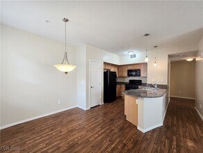 50 Aura de Blanco St, Unit 8203 in Henderson, NV - Building Photo - Building Photo