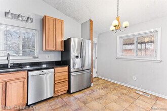 30450 Avondale St in Westland, MI - Building Photo - Building Photo