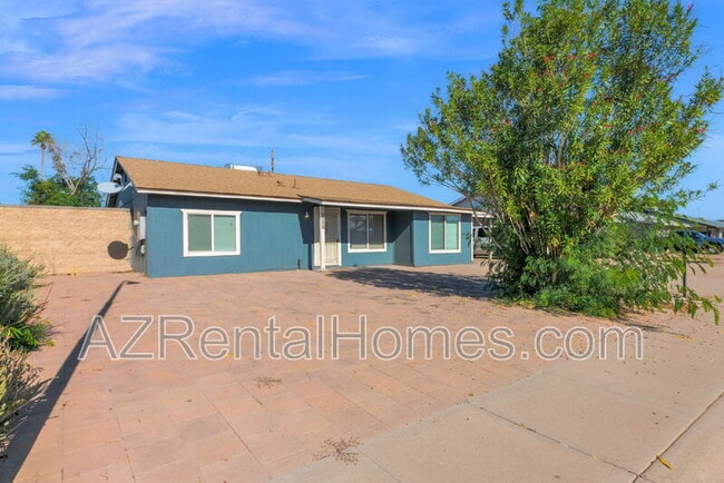 2210 W Hermosa Dr in Tempe, AZ - Building Photo - Building Photo