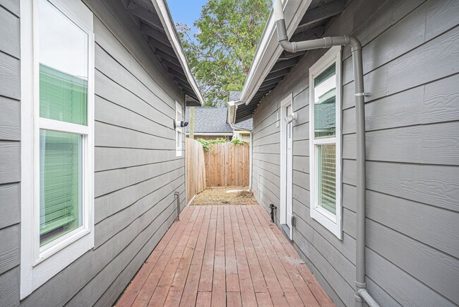 7449 Walker St in Houston, TX - Building Photo - Building Photo