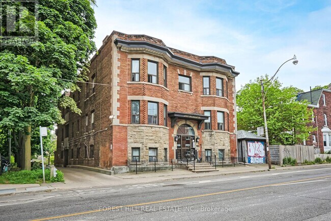 333-333 Harbord St in Toronto, ON - Building Photo - Building Photo
