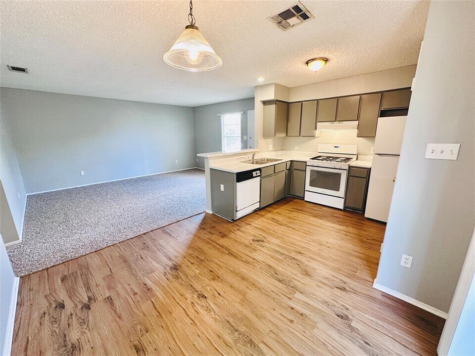 4901 Merritt Cir in Austin, TX - Building Photo
