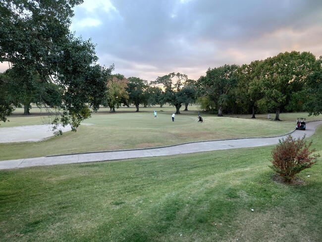 8427 Sands Point Dr in Houston, TX - Building Photo - Building Photo