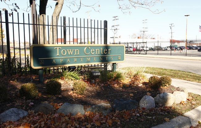 Town Center Apartments in Highland Park, MI - Foto de edificio - Building Photo