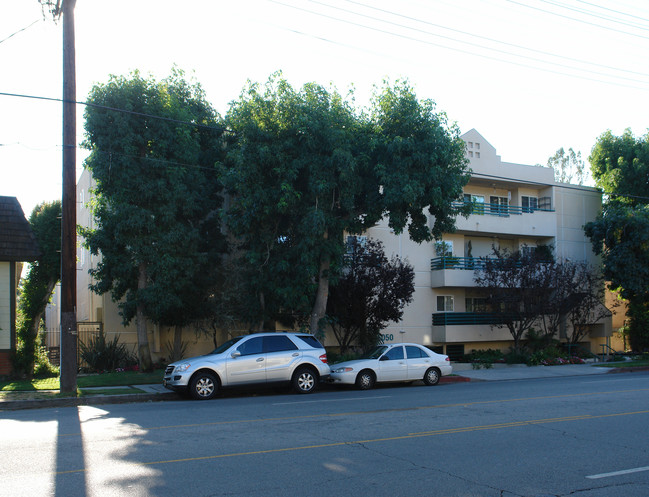 5050 Coldwater Canyon in Sherman Oaks, CA - Building Photo - Building Photo