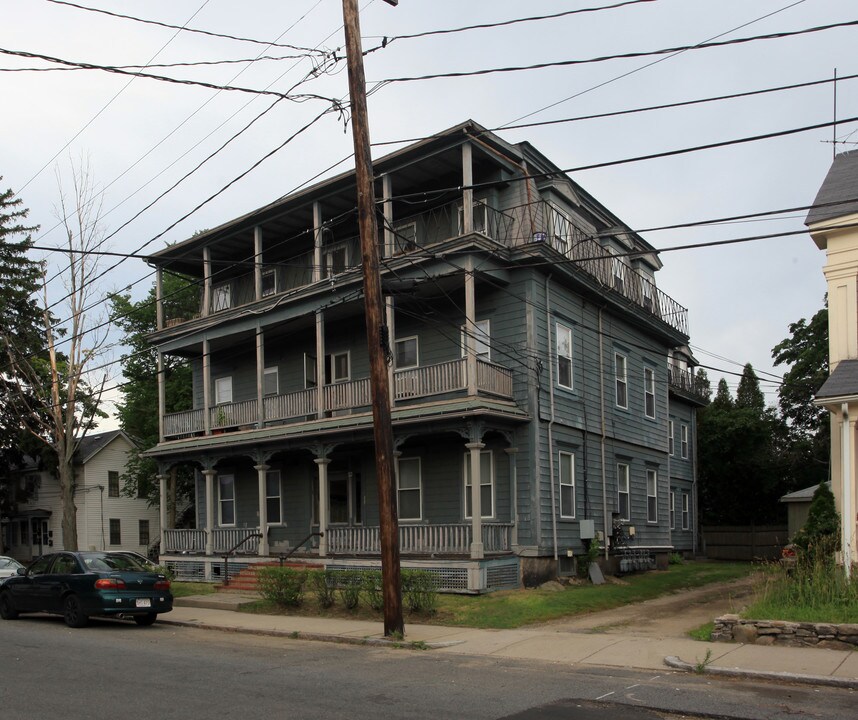 26 Proctor St in Framingham, MA - Foto de edificio