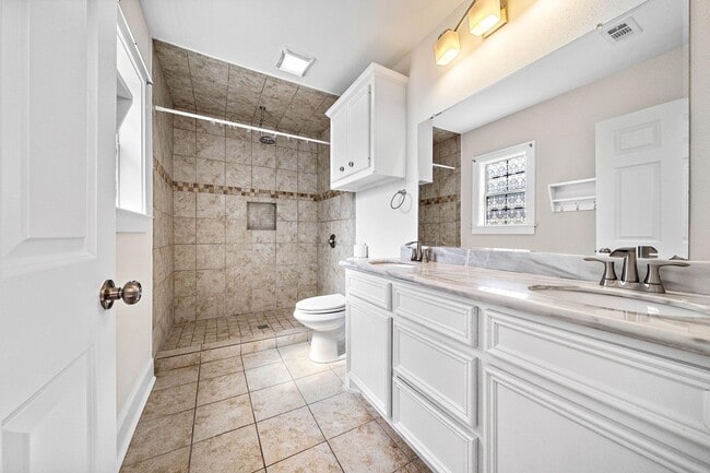 property at 1327 Idylwild St