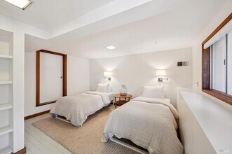 40 Laurel Ave in Stinson Beach, CA - Building Photo - Building Photo