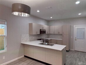 817 Dove Ave W in Edinburg, TX - Building Photo - Building Photo