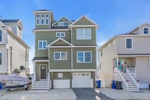 411 Harding Ave in Seaside Heights, NJ - Building Photo