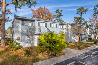 Forestwood Apartments in Slidell, LA - Foto de edificio - Building Photo