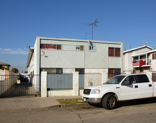 6523 Victoria Ave in Los Angeles, CA - Foto de edificio - Building Photo