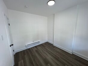 921 W 3rd St in Chester, PA - Building Photo - Building Photo