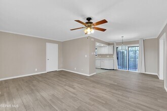 350 Thunderbird Dr, Unit 55 in El Paso, TX - Building Photo - Building Photo