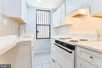 2103 E Chelten Ave in Philadelphia, PA - Building Photo - Building Photo