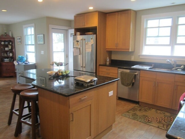 7 Avenue A in Plymouth, MA - Building Photo - Building Photo