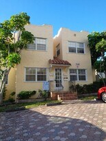 736 Omar Rd in West Palm Beach, FL - Building Photo