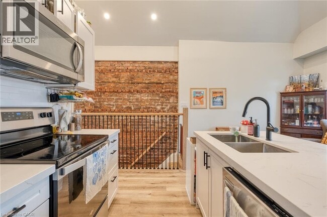 property at 64 Oxford St