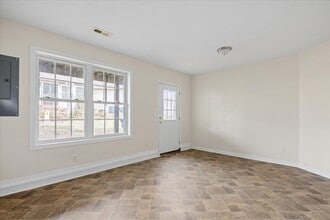 3043 Diamond Spring Ln in Harrisonburg, VA - Foto de edificio - Building Photo