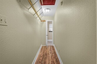 8565 Ridgepoint Dr in Houston, TX - Building Photo - Building Photo