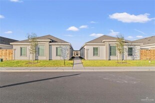 1301 W Sucre Dr, Unit 1 in Edinburg, TX - Building Photo