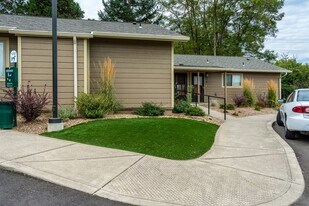 3202 Bluff Ave SE in Salem, OR - Building Photo