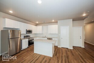 1013 W Golden Ln in Burleson, TX - Building Photo