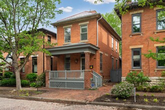 302 E Sycamore St in Columbus, OH - Building Photo - Building Photo