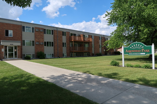 Arrowhead Park 2525 in Fargo, ND - Foto de edificio - Building Photo