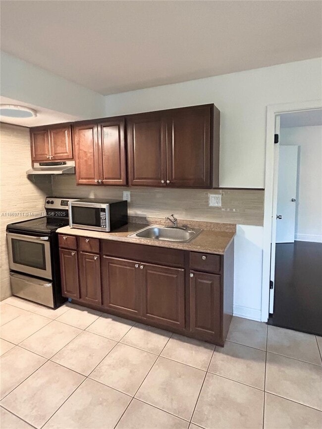 2010 NW 43 Terrace in Lauderhill, FL - Building Photo - Building Photo
