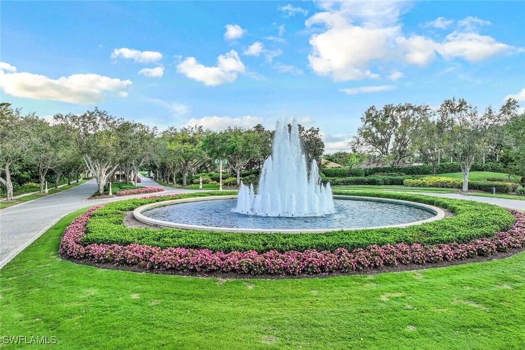 1560 Clermont Dr in Naples, FL - Foto de edificio