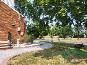 100 Main St in South Plainfield, NJ - Building Photo - Building Photo